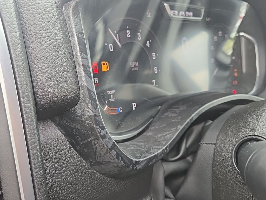 Used 2025 White Ram Big Horn/Lone Star image 33