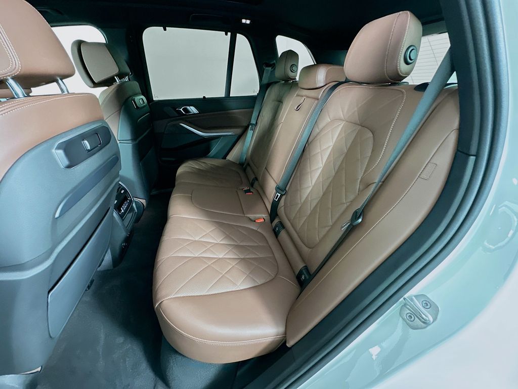 Thumbnail: 2025 BMW X5 - 25