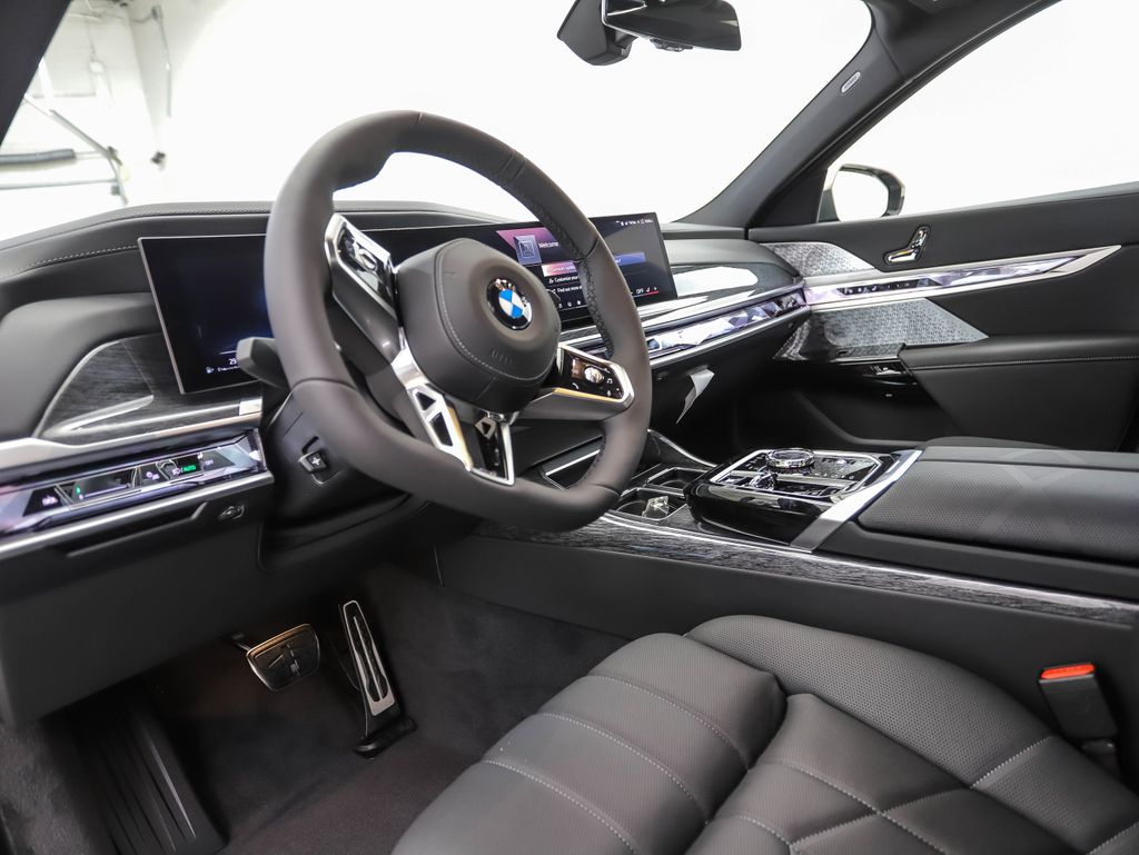 Thumbnail: 2025 BMW 7 Series - 10