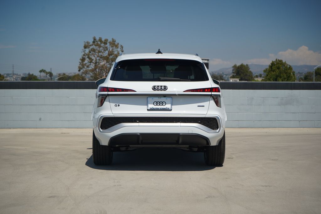 Thumbnail: 2026 Audi Q3 - 4