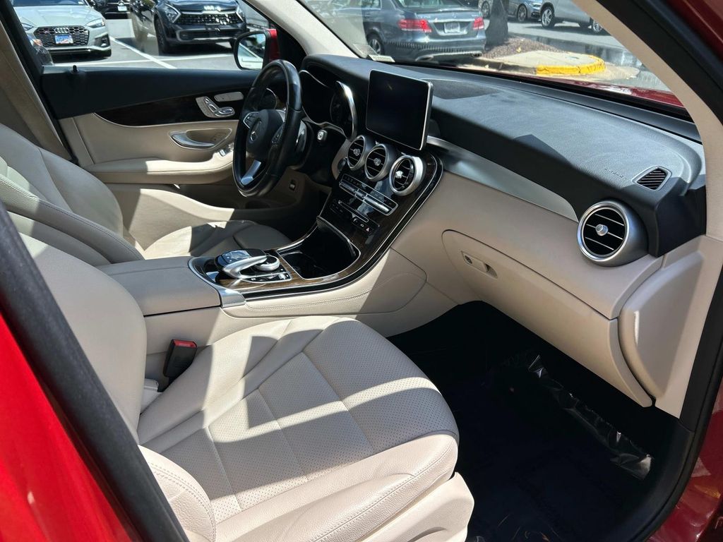Thumbnail: 2016 Mercedes-Benz GLC - 21