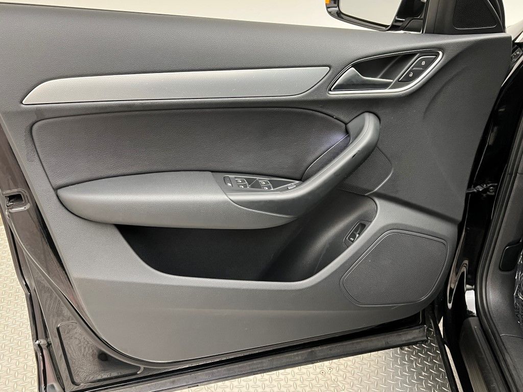 Thumbnail: 2016 Audi Q3 - 31