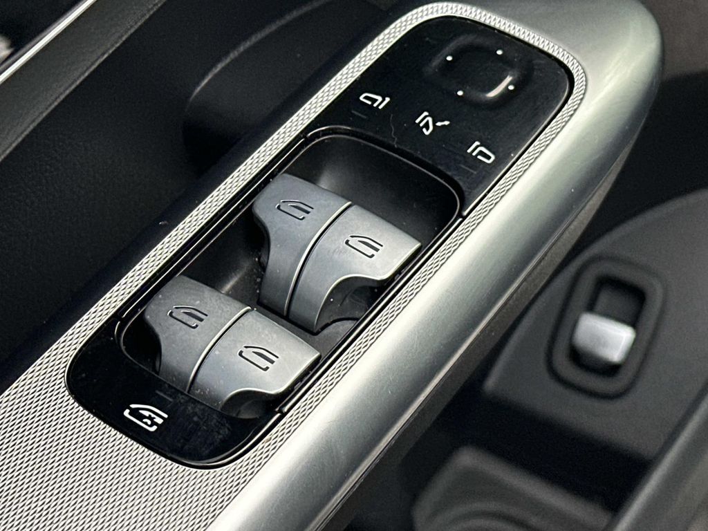 Thumbnail: 2025 Mercedes-Benz GLC - 31