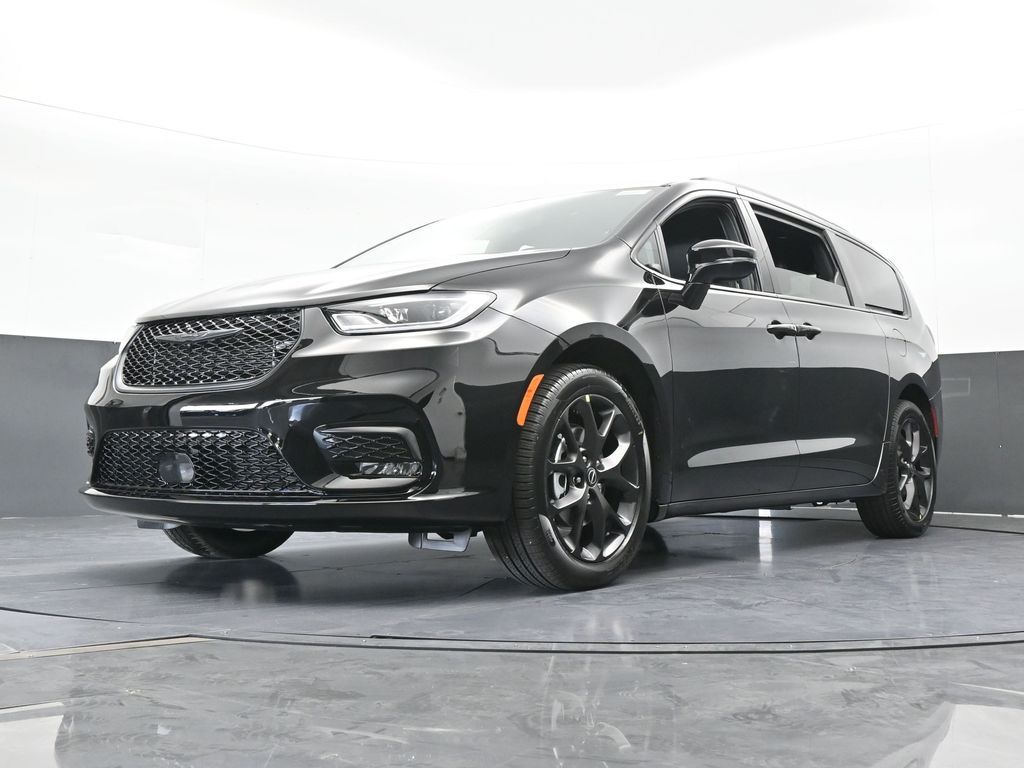 New 2026 Diamond Black Crystal Pearlcoat Chrysler Select image 58