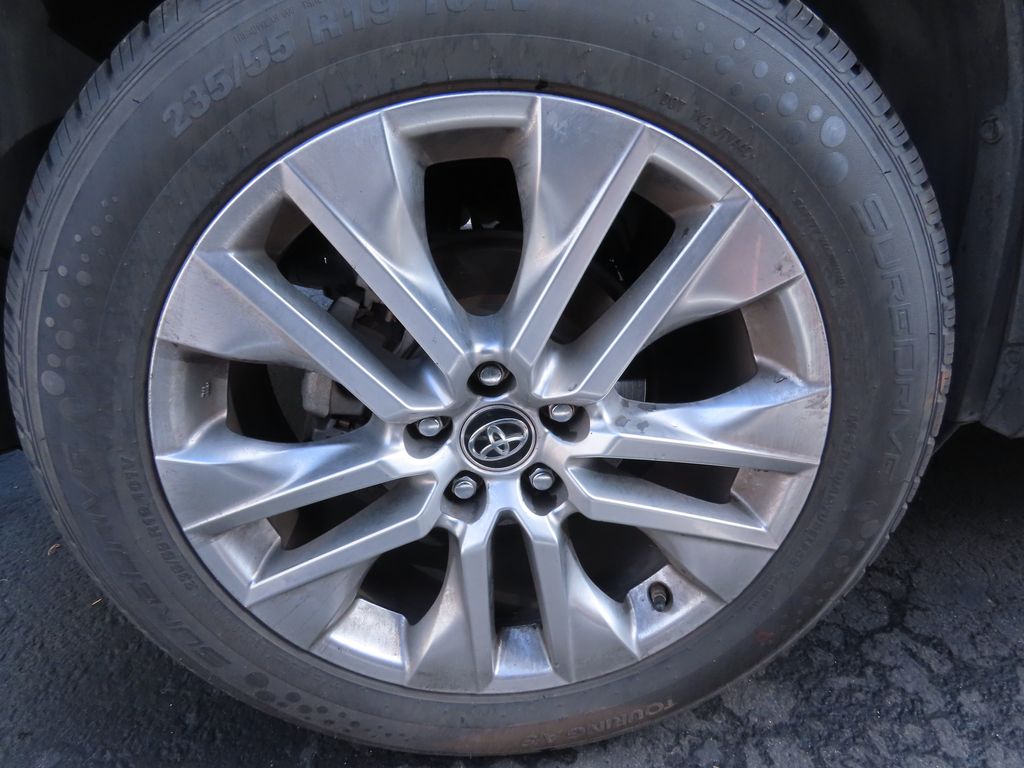 Thumbnail: 2019 Toyota RAV4 - 17