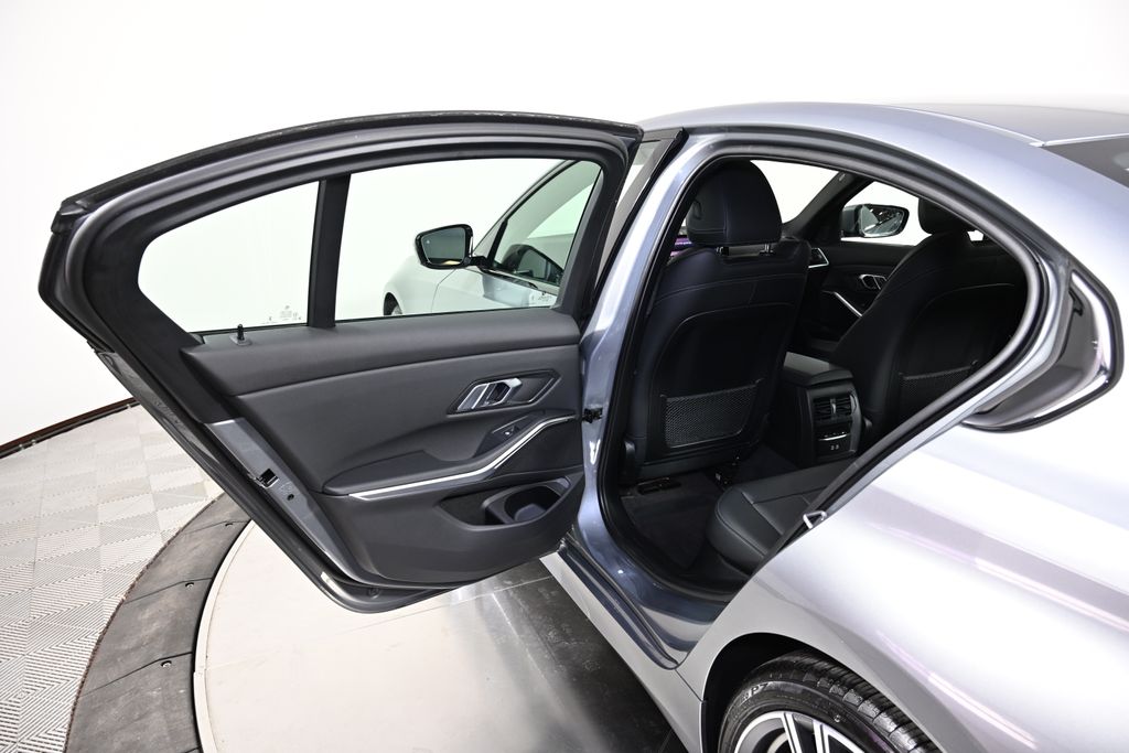 2023 BMW 3 Series 330i xDrive 23