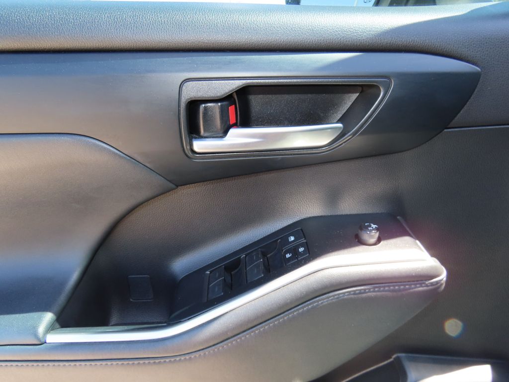 2021 Toyota Highlander XSE 24