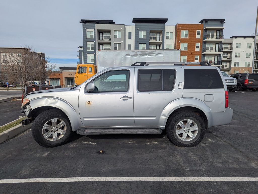 2005 Nissan Pathfinder LE 8