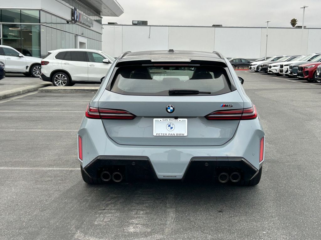 Thumbnail: 2027 BMW M5 - 4