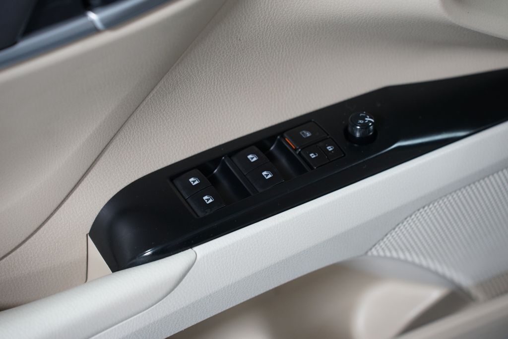 Thumbnail: 2018 Toyota Camry - 27