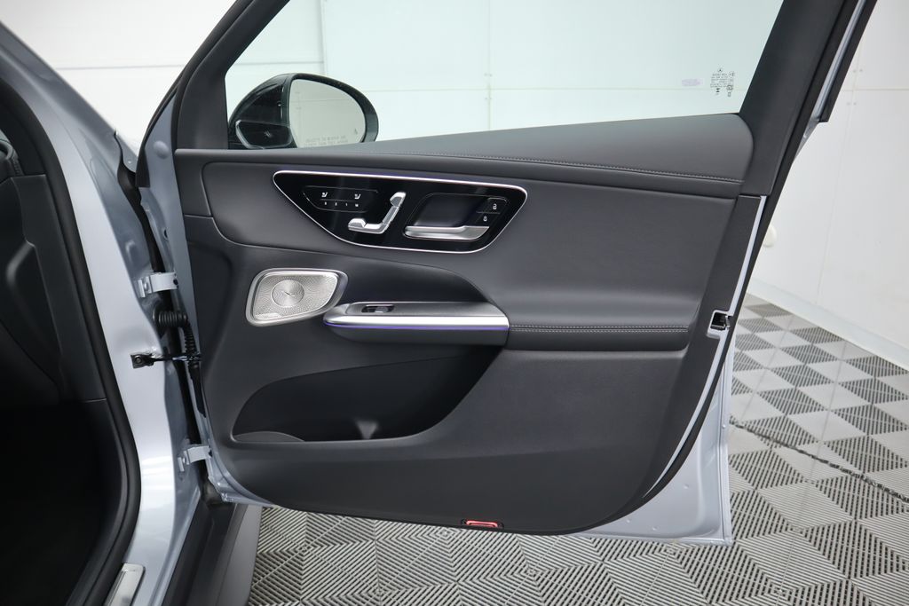 2025 Mercedes-Benz GLC 300 26