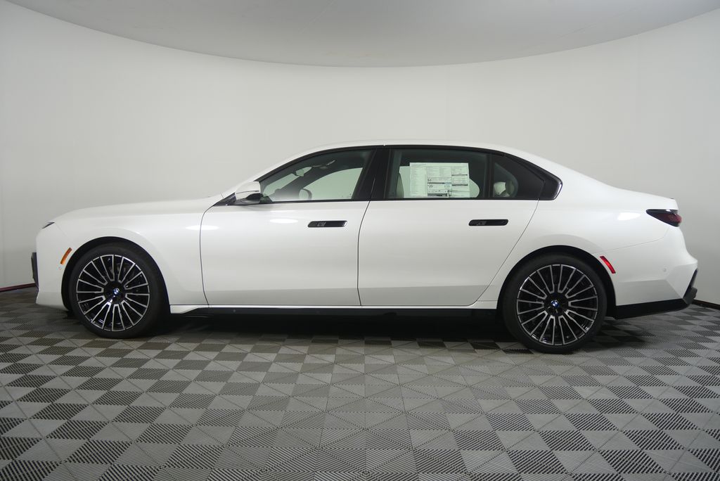 Thumbnail: 2026 BMW 7 Series - 6