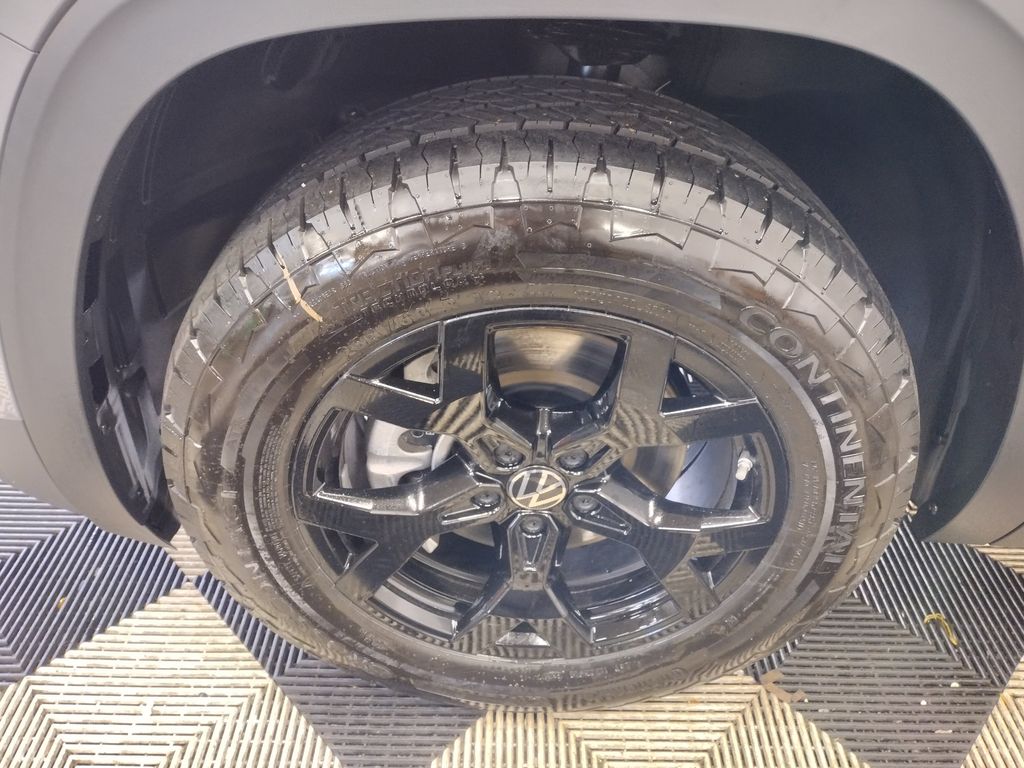 2025 Volkswagen Atlas Peak Edition SE photo 4