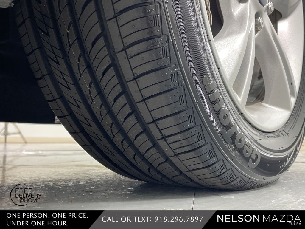 Used 2014 Red Ford SE image 10