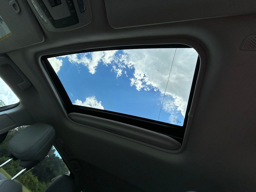 Thumbnail: 2024 Toyota Sienna - 30