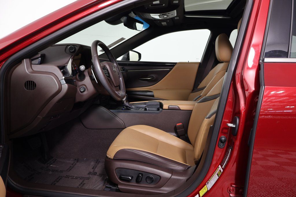 Thumbnail: 2021 Lexus ES - 10