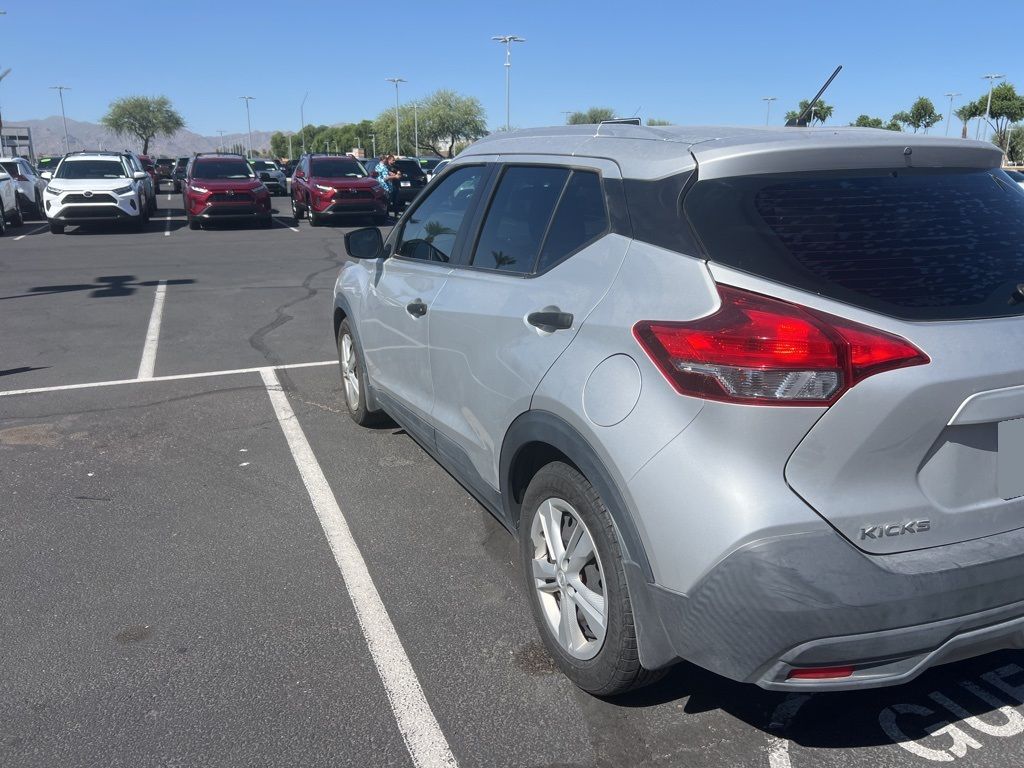 Thumbnail: 2019 Nissan Kicks - 4