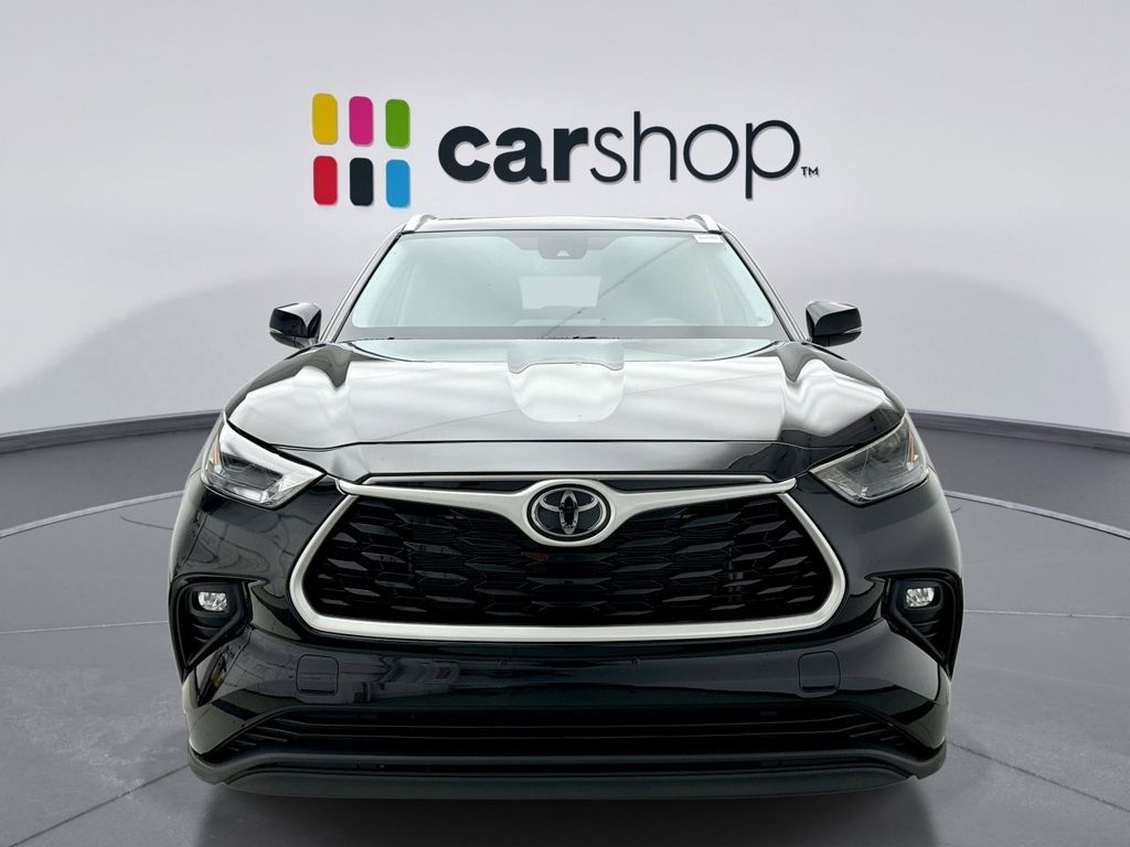 Thumbnail: 2023 Toyota Highlander - 8