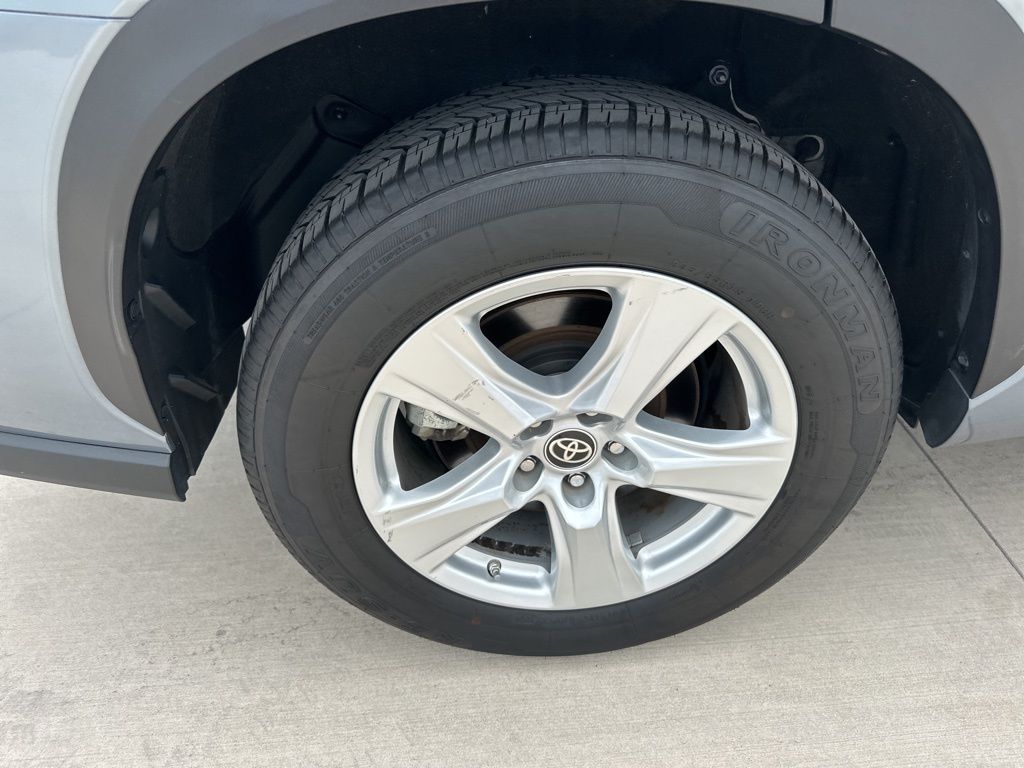 2023 Celestial Silver Metallic Toyota Highlander LE FWD SUV