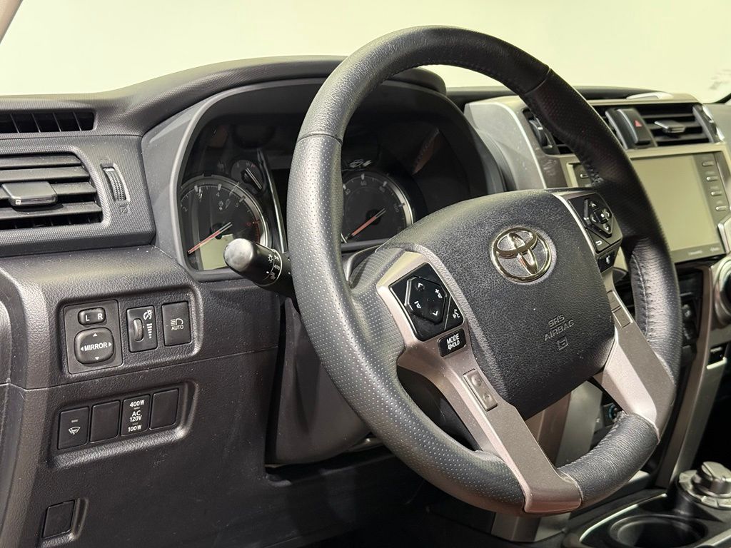 Thumbnail: 2020 Toyota 4Runner - 17