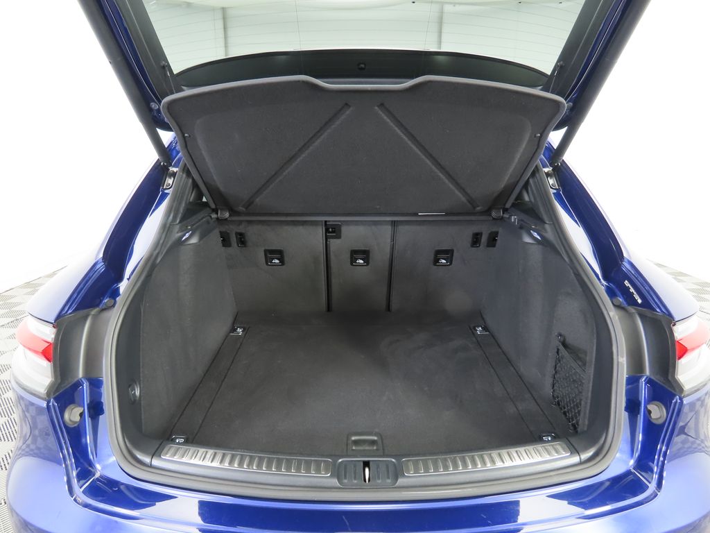 Thumbnail: 2022 Porsche Macan - 27