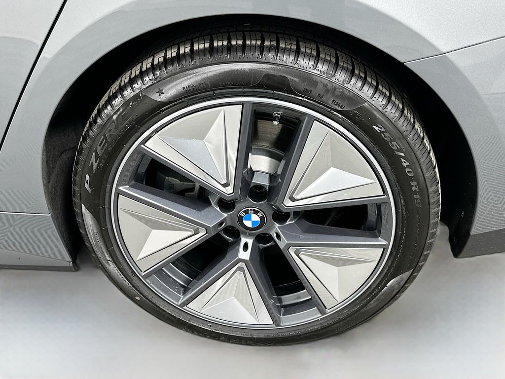 Thumbnail: 2026 BMW i4 - 23