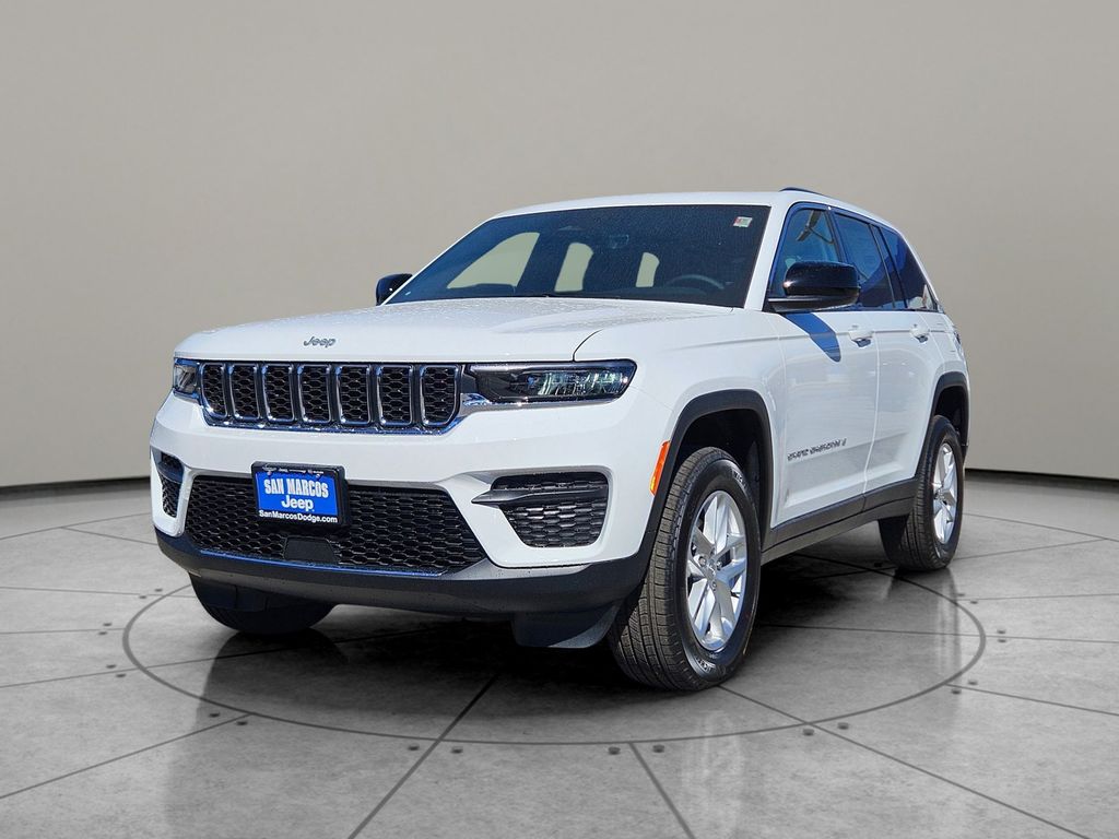 2026 Jeep Grand Cherokee Laredo RWD