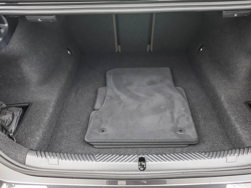 Thumbnail: 2026 BMW 5 Series - 23