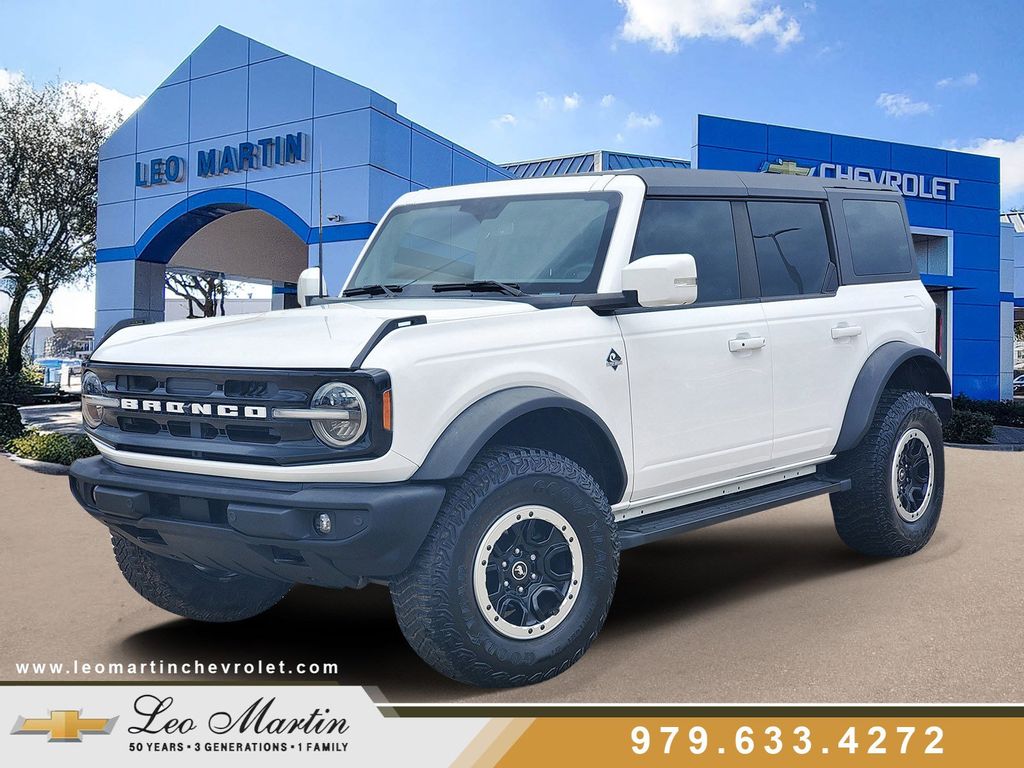 Oxford White 2023 Ford Bronco Outer Banks Advanced 4-Door 4WD SUV / Crossover Four-Wheel Drive Automatic