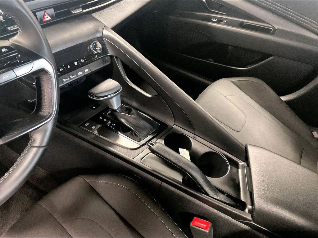 2025 Hyundai Elantra — photo 20