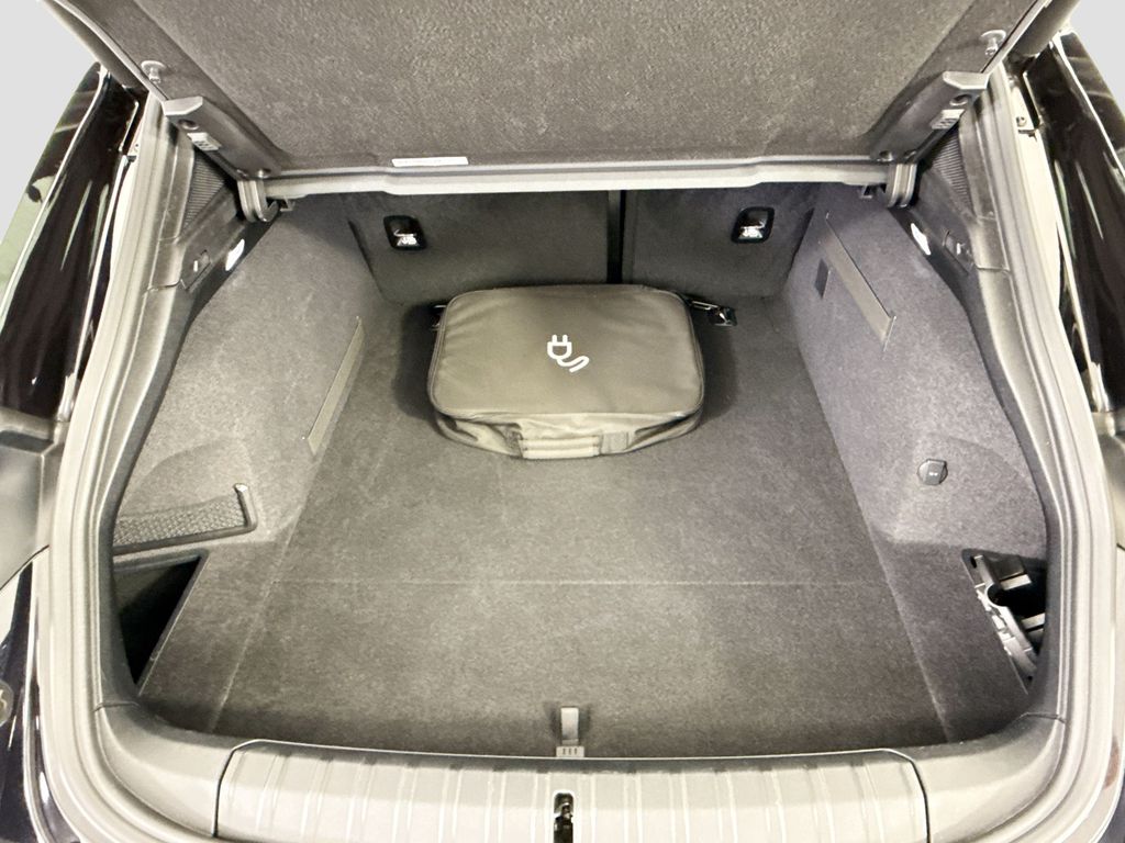 Thumbnail: 2022 Porsche Taycan - 28