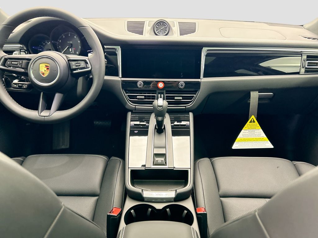 Thumbnail: 2026 Porsche Macan - 15