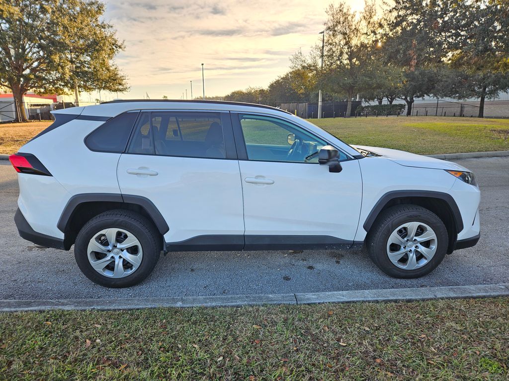 2021 Toyota RAV4 LE 6