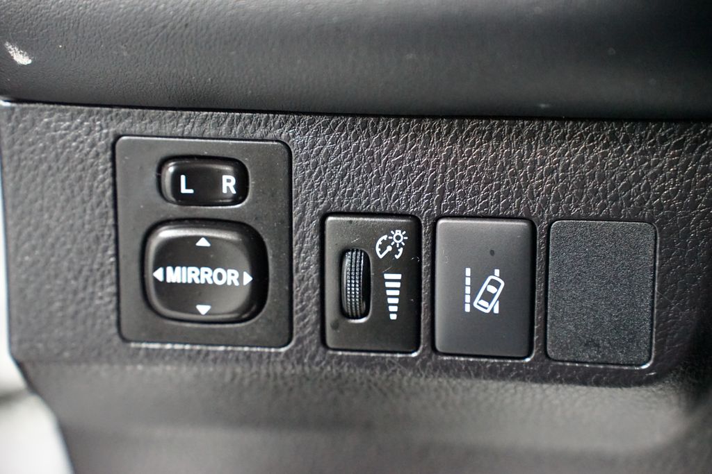 Thumbnail: 2017 Toyota RAV4 - 24