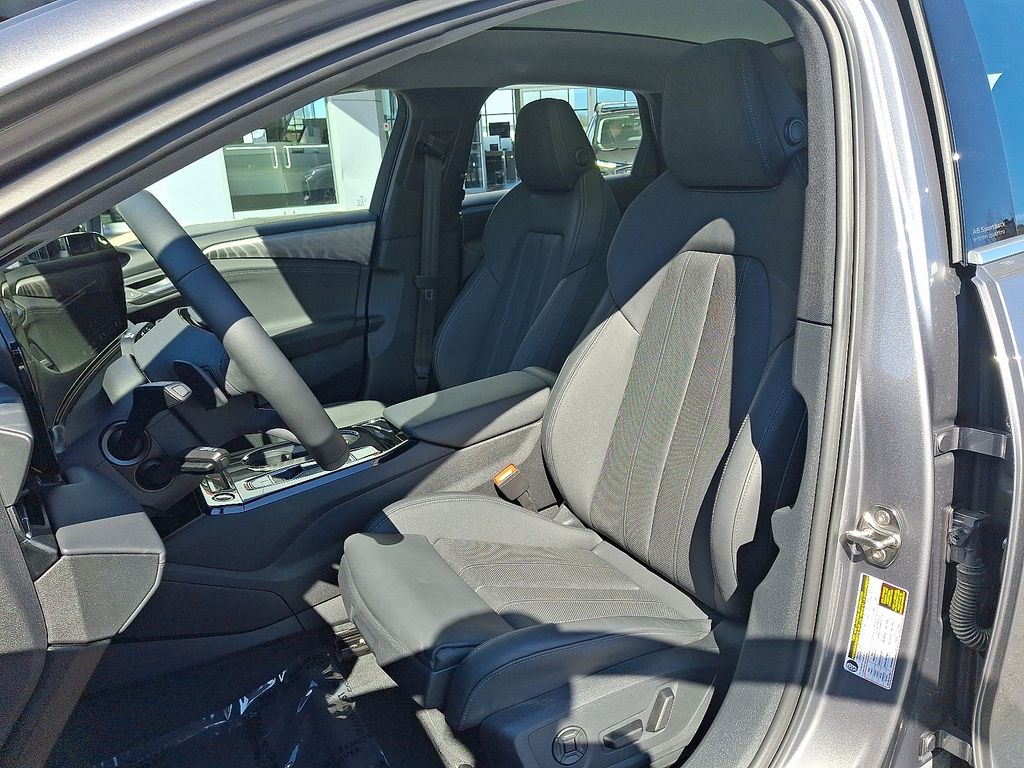 Thumbnail: 2025 Audi e-tron S - 13