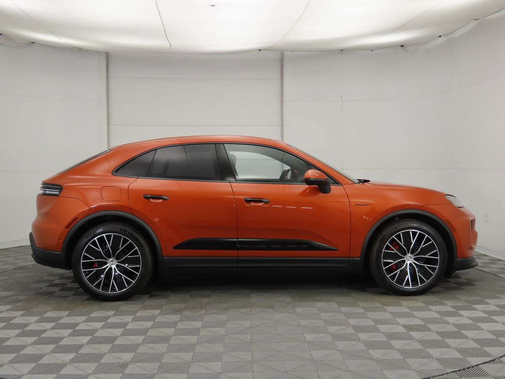 Thumbnail: 2025 Porsche Macan - 8