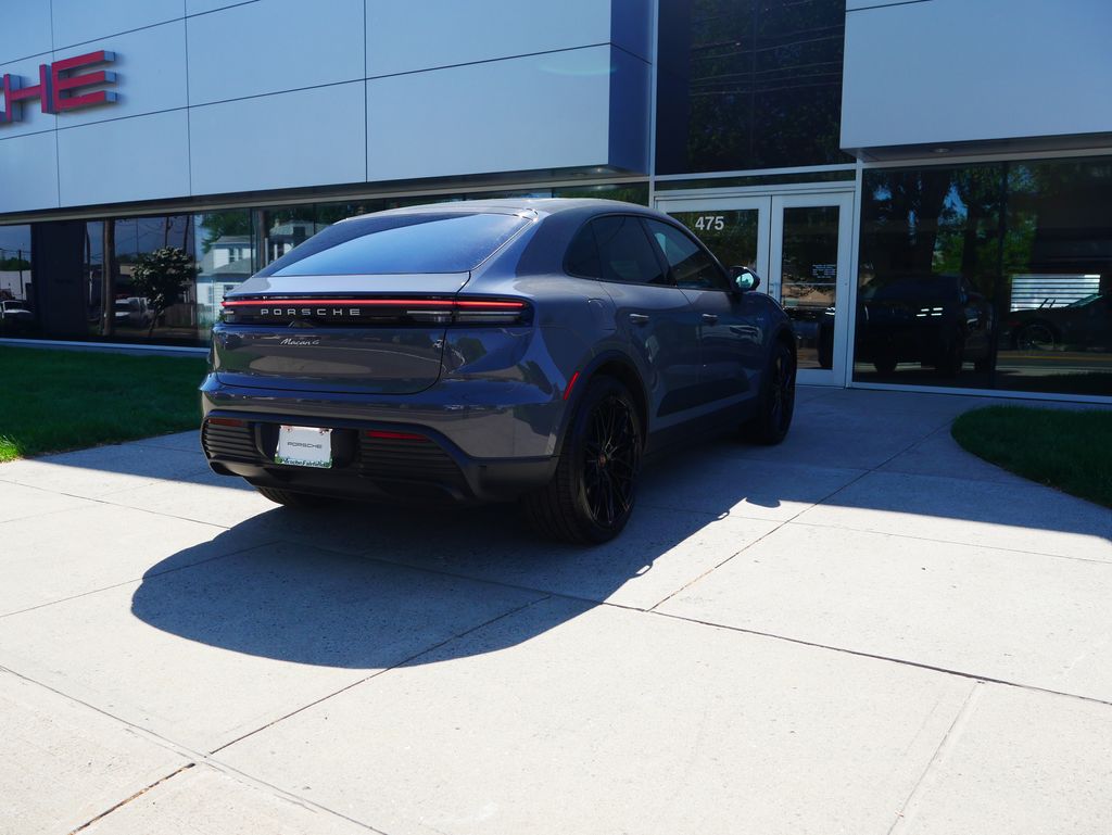 Thumbnail: 2026 Porsche Macan - 7