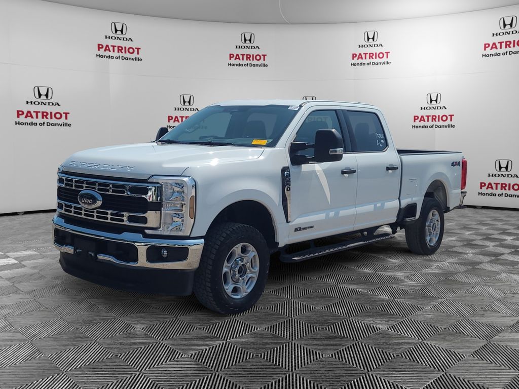 Oxford White 2026 Ford F-250 Super Duty Pickup Truck Four-Wheel Drive Automatic