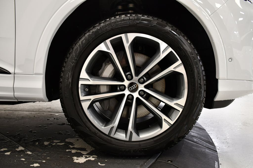 Thumbnail: 2026 Audi Q7 - 16