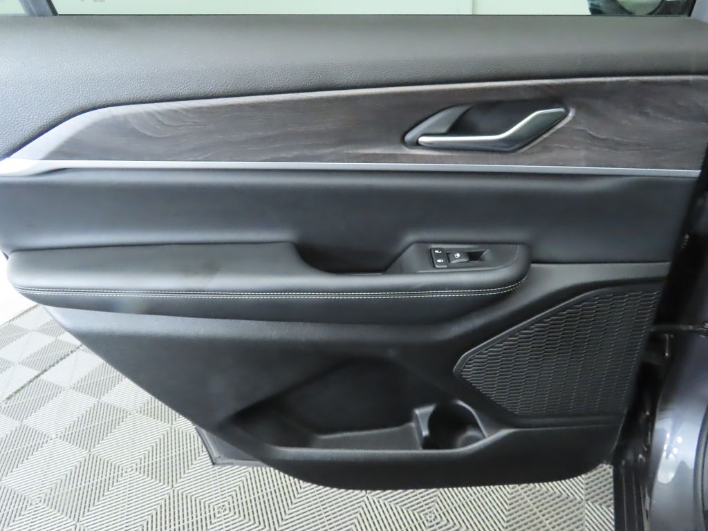 2023 Jeep Grand Cherokee L Limited Edition 27