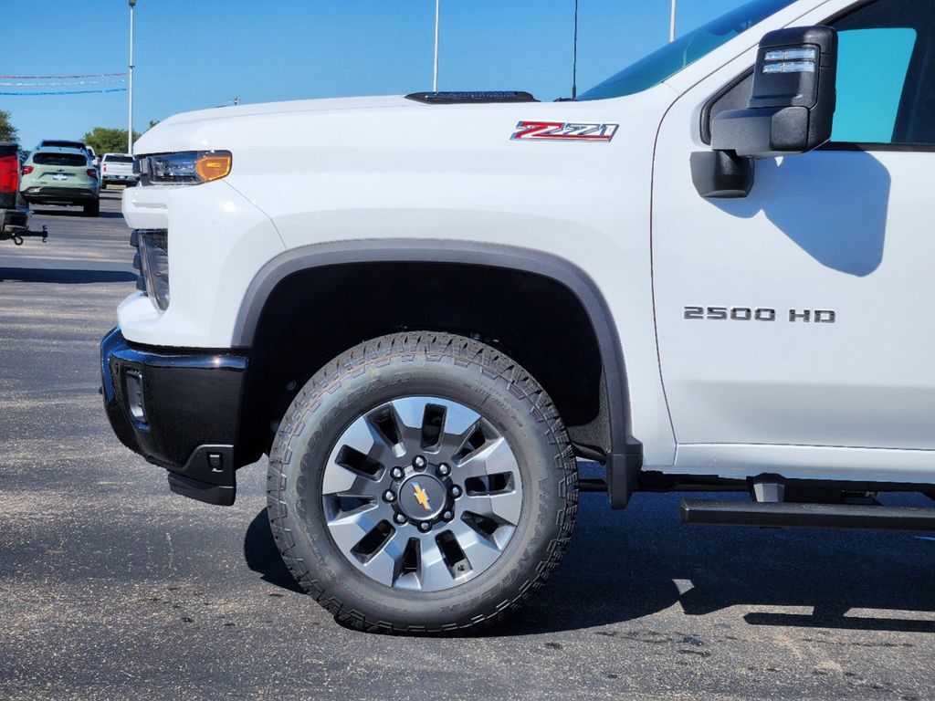 2025 Chevrolet Silverado 2500HD Custom 6