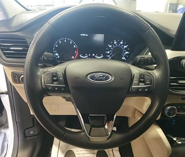 Used 2022 White Ford SE image 2