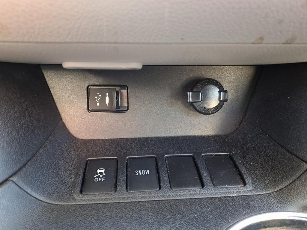 2014 Toyota Highlander XLE V6 Gray at Texan Dodge Chrysler Jeep Ram