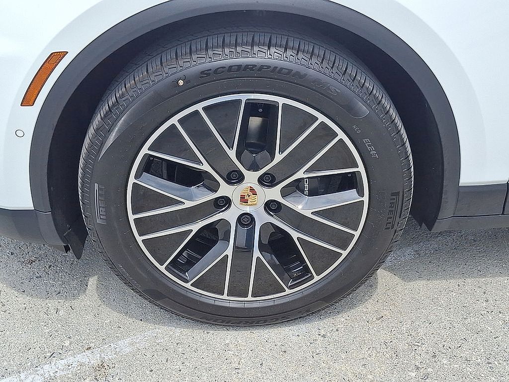 Thumbnail: 2025 Porsche Macan - 10