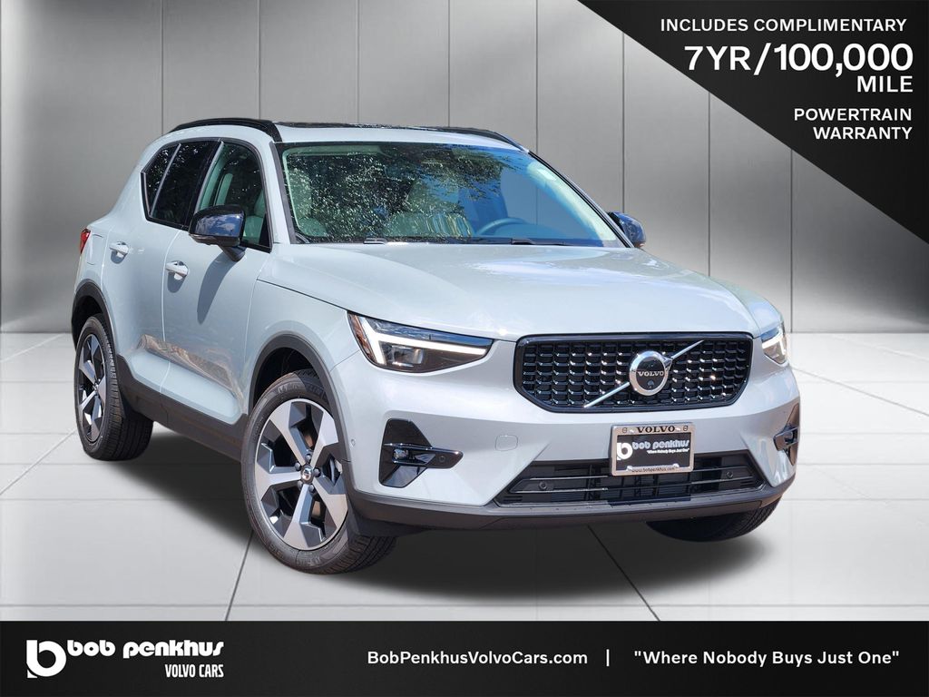 2026 Volvo XC40 B5 Plus