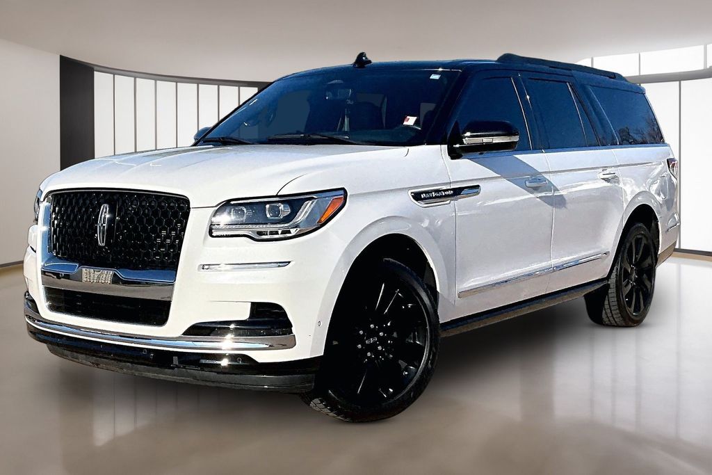 White Metallic 2022 Lincoln Navigator SUV / Crossover Four-Wheel Drive Automatic