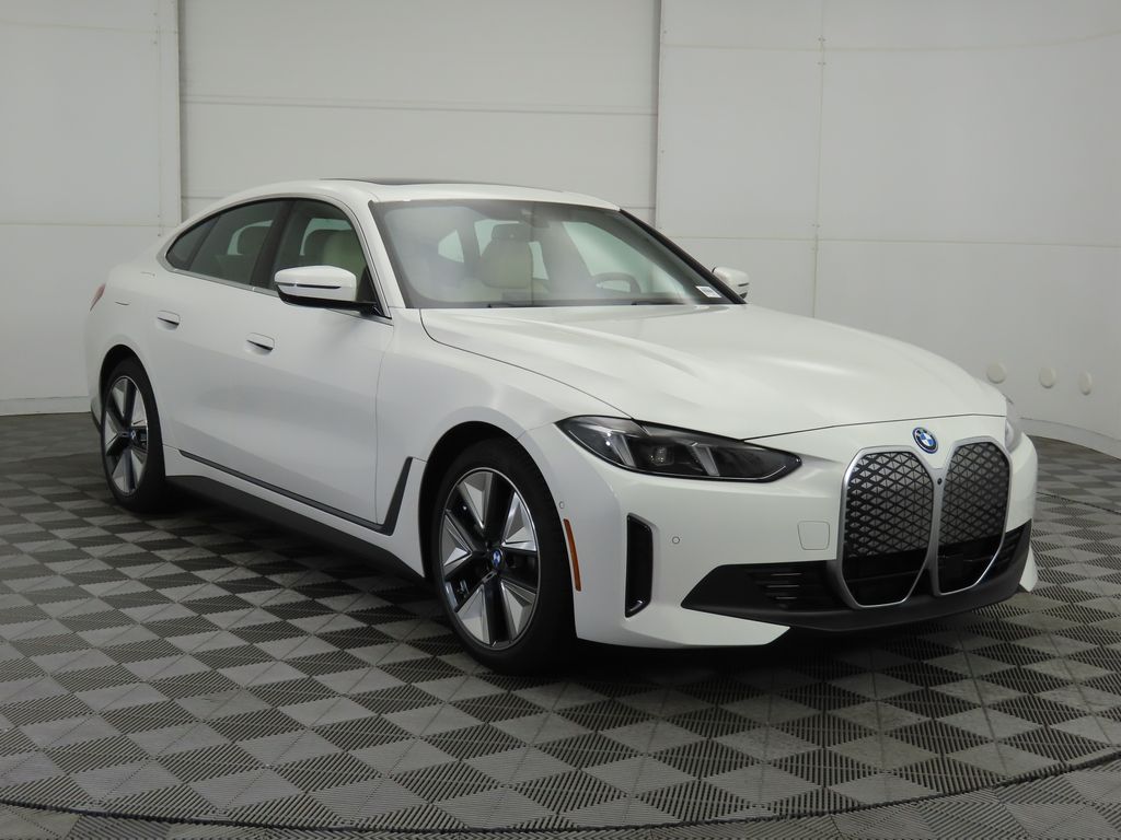 Thumbnail: 2025 BMW i4 - 3