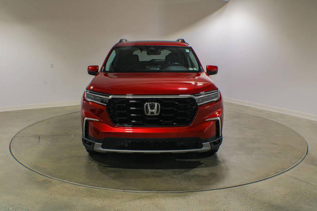 Used 2025  Honda Touring image 2