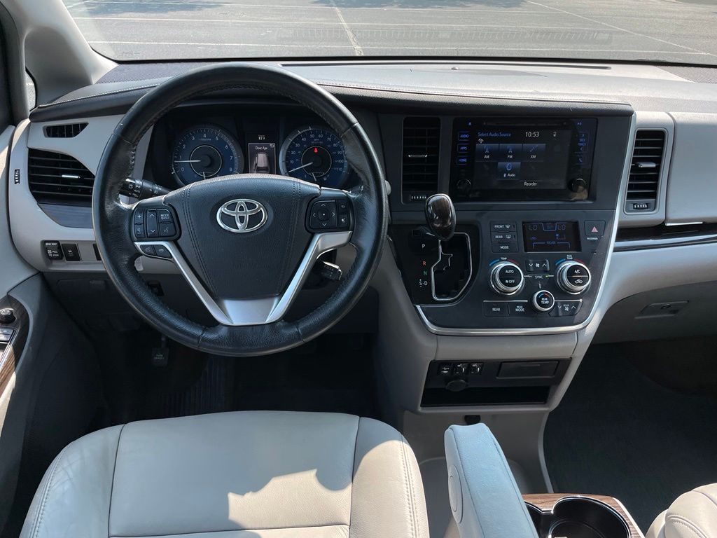 Thumbnail: 2015 Toyota Sienna - 11