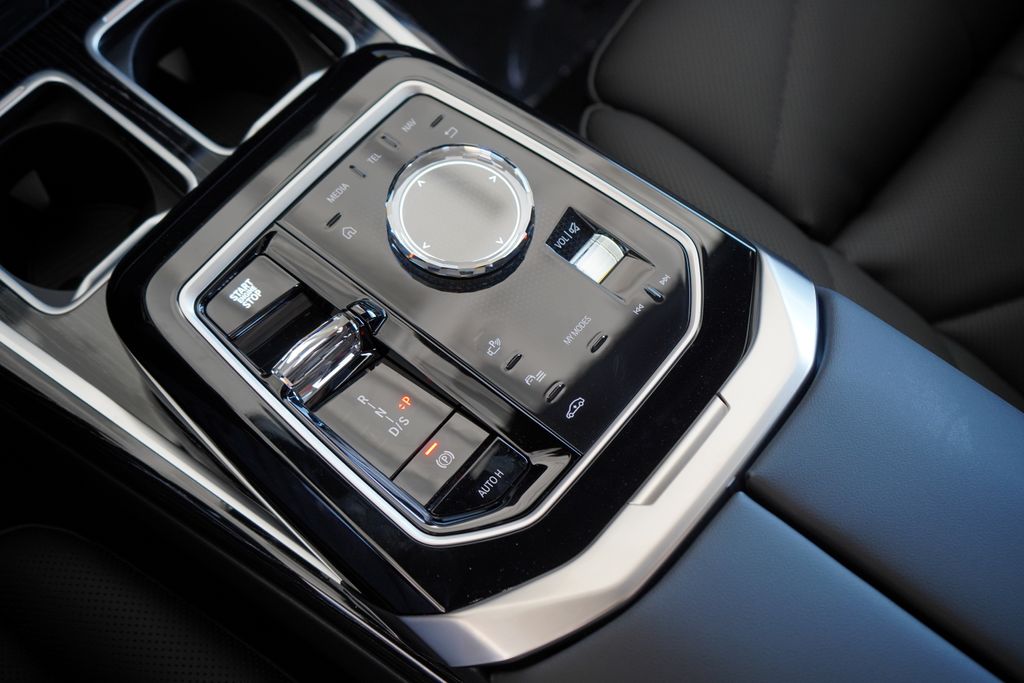 2025 BMW 7 Series 740i xDrive 19